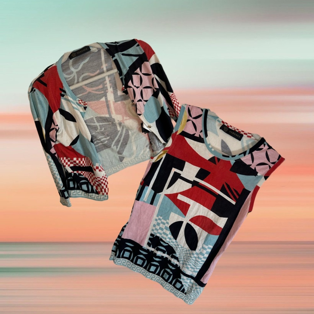 VERSACE 100% Silk - Vibrant and Chic - Twin Set. Sleeveless Top and Cardigan